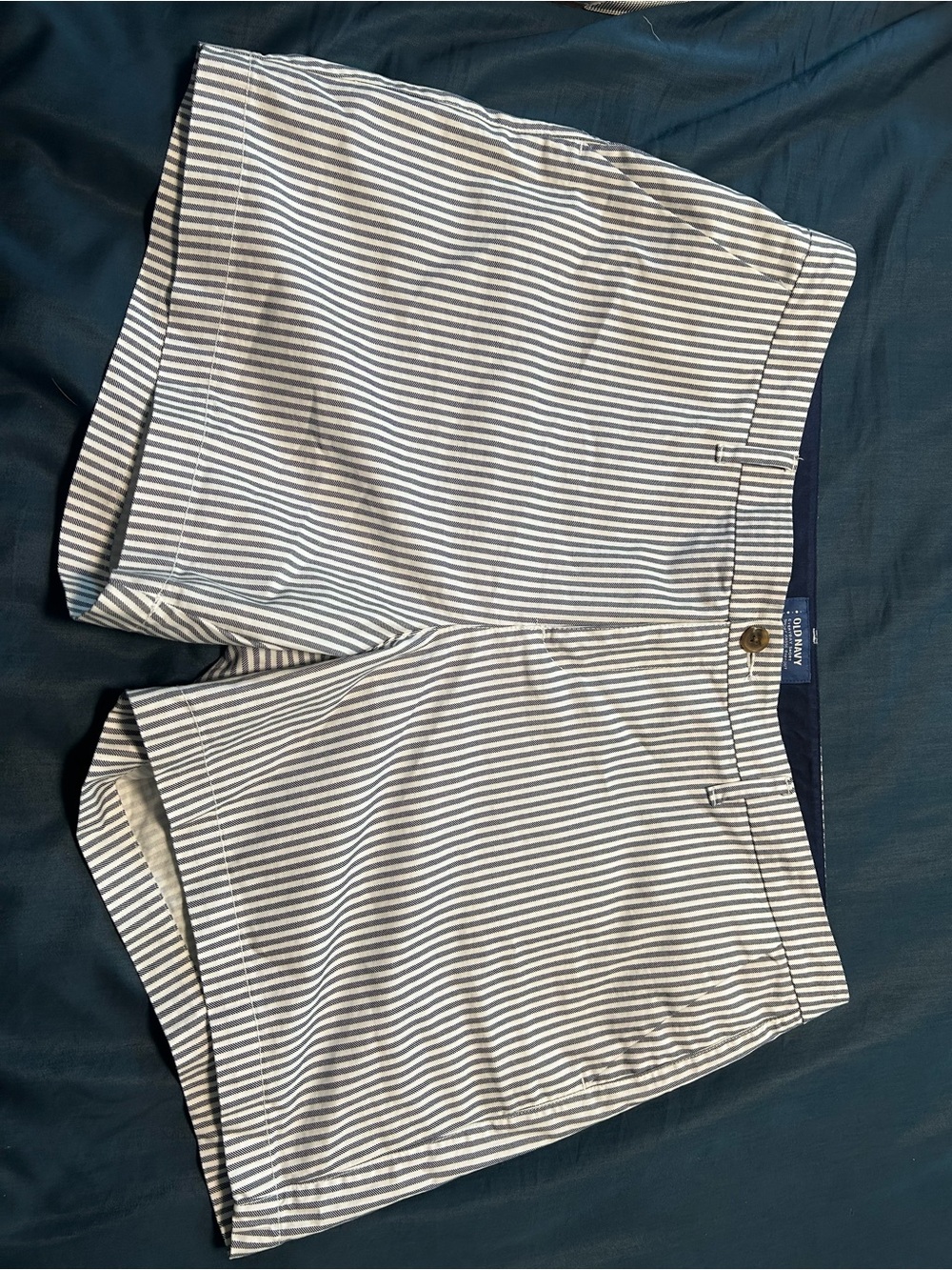 Old Navy Every Day Short Striped oShorts in White and Navy - Size 16